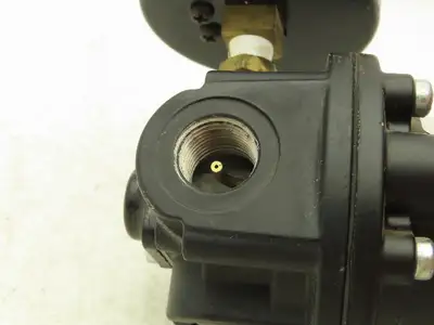 Fairchild 10233 Kendall Pressure Regulator 0.5-30PSI Range 500 PSIG Max 3/8" NPT