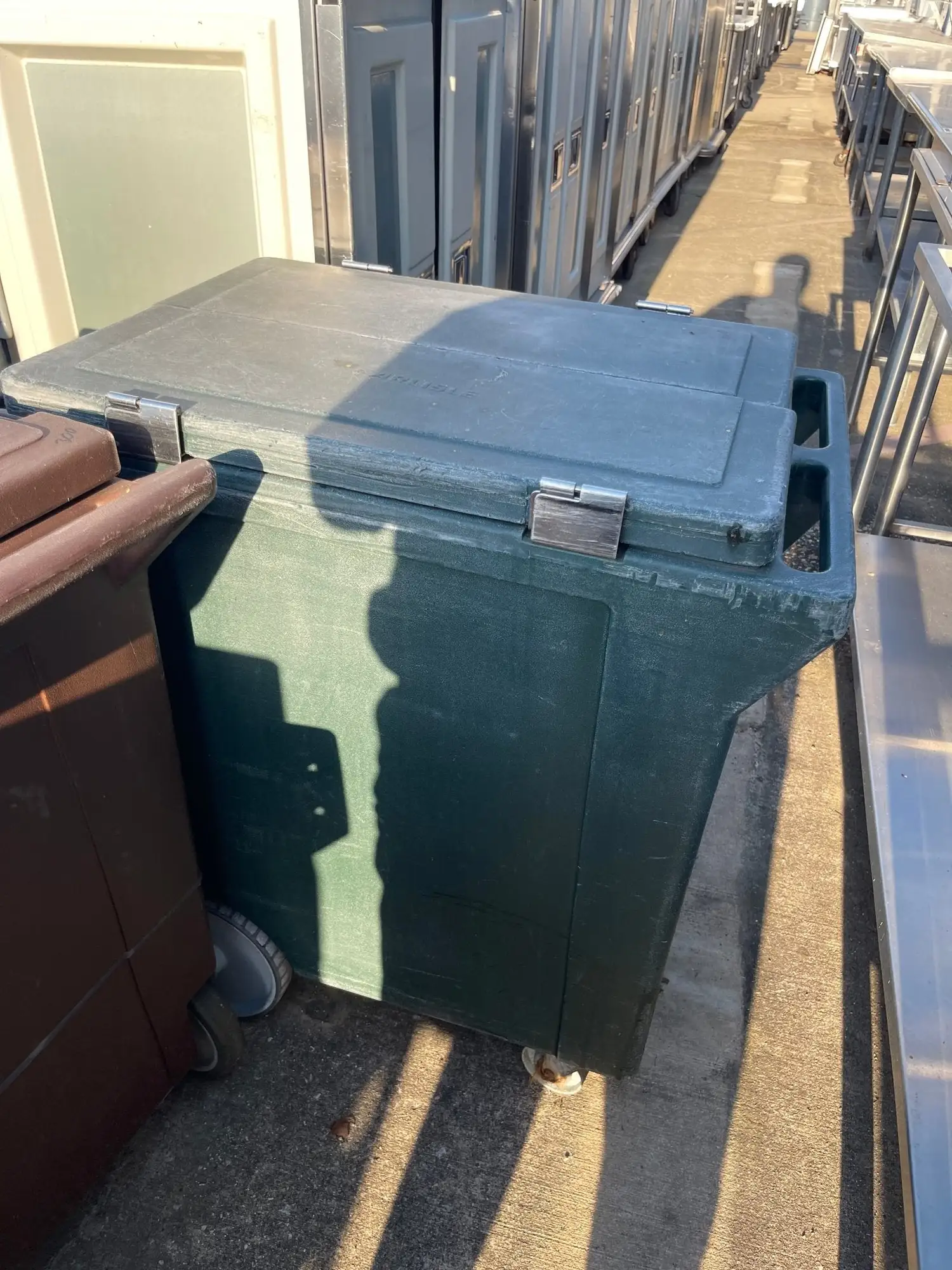 Used Carlisle Used Carlisle Insulated 200lb Mobile Ice Caddy Bin - Plastic SS136 Food Storage & Transportation Illinois US | Falcon Restaurant Supply #1375997