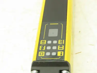 Schmersal SLC440-R-0490-14-01 Safety Light Curtain Receiver