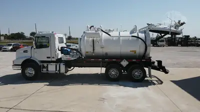 Used 2019 VOLVO VHD64B200 Vacuum Truck Texas US | Roll Off Truck World #1492017