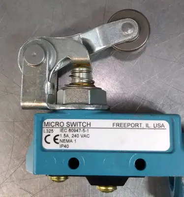 Honeywell BZE6-2RQ81 Limit Switch Loc4A4