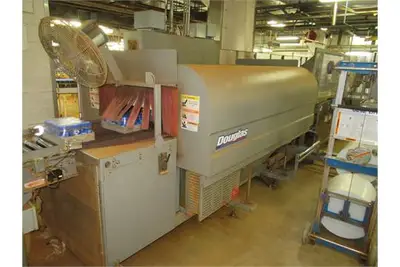 Douglas tray over wrapper / shrink tunnel with controls, servos