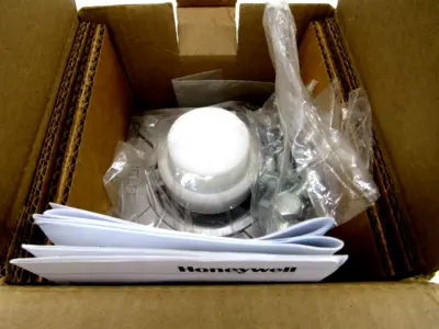 NEW HONEYWELL V5097C-1000 INDSTRIAL GAS VALVE V5097C1000