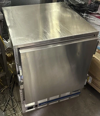 174-0107 Follett REF5 24” Undercounter Self Contained Cooler