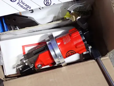 Chicago Pneumatic Pneumatic Rivet Squeezer