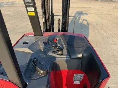 Used 2018 RAYMOND 425C35TT 3-Wheel Stand up Electric Counterbalance Forklifts Illinois US | Somerset Equipment Sales #1546216