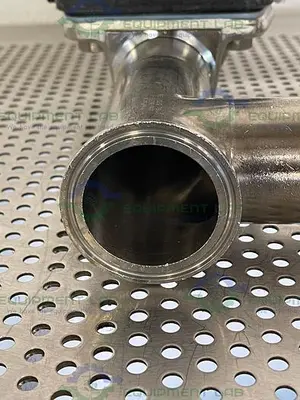 USED ITT PURE-FLO 2-316L-RA20MAX-CWP150 3 WAY DIAPHRAGM VALVE W/ 2" SANITARY FITTING