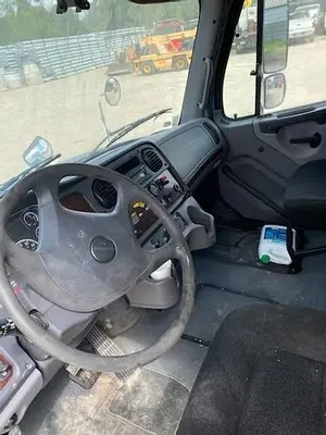 USED 2008 DAIMLER TRUCKS NORTH AMERICA LLC M2
