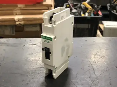 NEW CUTLER-HAMMER GI1025
