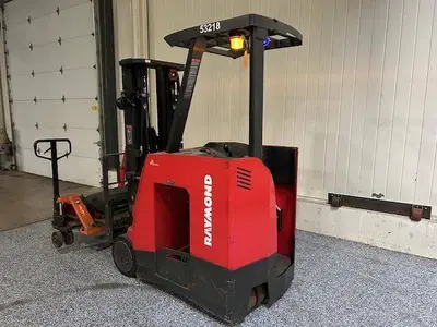 Used 2015 RAYMOND 415C35TT 3-Wheel Stand up Electric Counterbalance Forklifts Illinois US | Somerset Equipment Sales #1546256
