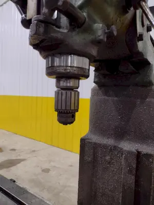 1.5 HP BRIDGEPORT SERIES I VERTICAL MILL & DIGITAL READ OUT MILLING MACHINE: STOCK #20706