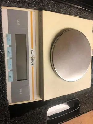 1092-380 Sartorius Bench Model Analytical Precision Scale, Model BL-610