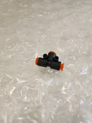 NEWPORT PNEUMATIC LEVELING VALVE 10009736