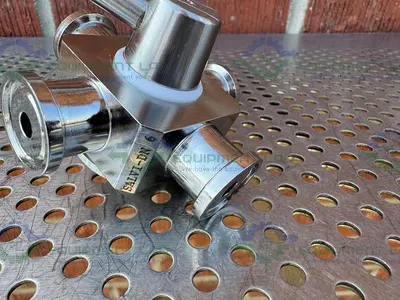 USED PHARMACIA DN6 AV SMO 254 4-WAY 316 VALVE 56-5758-00 W/ 1.2" SANITARY FITTING