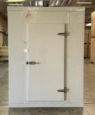 171-0076 6’ x 6’ Walk In Freezer Box with Floor