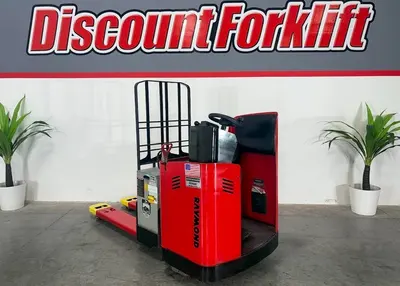 USED 2017 RAYMOND 8900