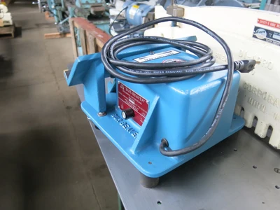 Harig “Bur-Beaver” 3/4 HP Deburring & Beveling Machine – BB-920