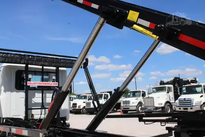New | in-Stock 2027 MACK MD7 Rolloff Trucks Texas US | Roll Off Truck World #1491924