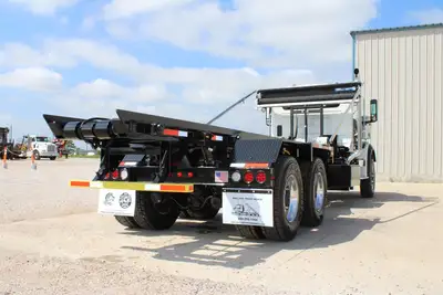 New | in-Stock 2026 INTERNATIONAL HX Rolloff Trucks Texas US | Roll Off Truck World #1491804