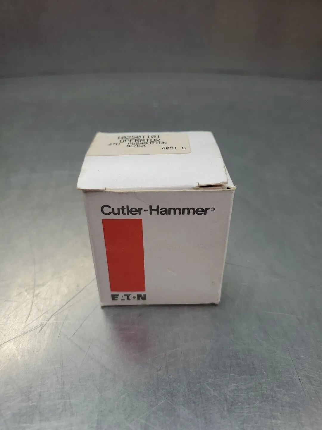EATON/CUTLER-HAMMER 10250T101 BLACK PUSHBUTTON, OPERATOR. 4D-42