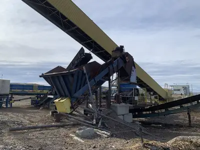 400 hp Hogger w/ Infeed & Outfeed Conveyor