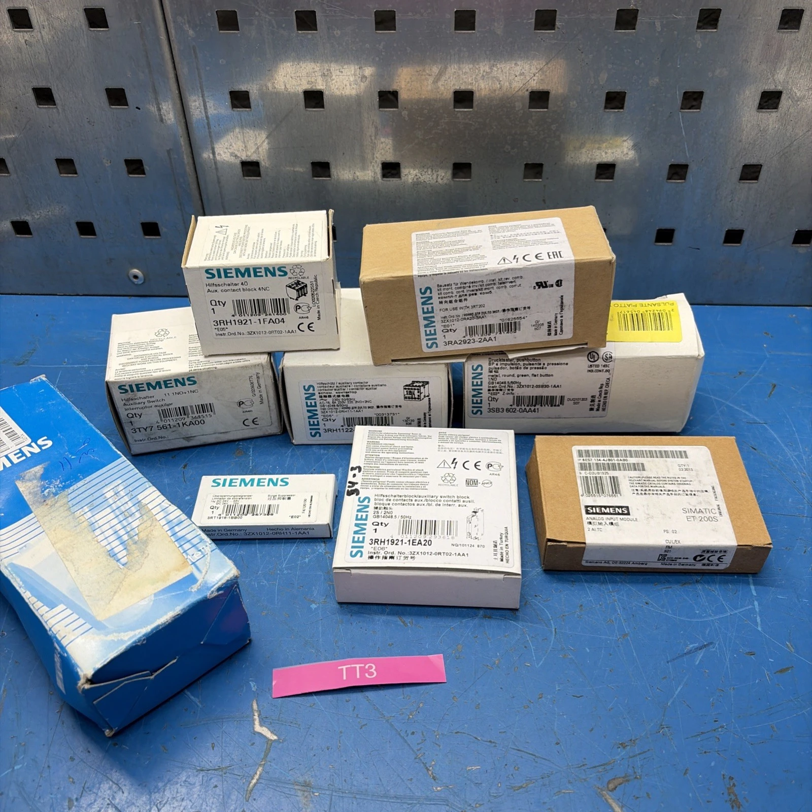 Assorted LOT OF New SIEMENS See Description And Photos For P/N’s