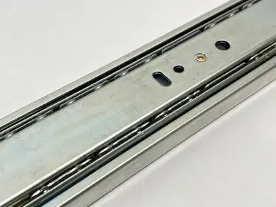 4KRW1 | Accuride  Drawer Slide Full Extension 21 21/32" Closed 22" Travel - Open box