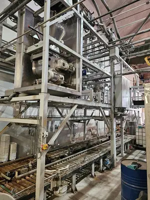 USED HOSOKAWA TWO-STAGE PLASTIC SHREDDING AND GRANULATION SYSTEM