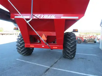 New | in-Stock 2025 E-Z TRAIL 1020 Grain Carts Pennsylvania US | Zimmerman Farm Service #1409834