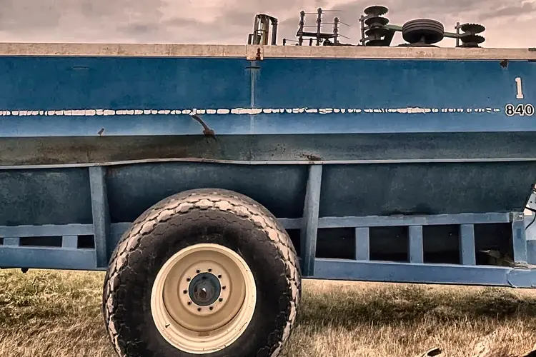 Used 1993 KINZE 840 Grain Carts South Dakota US | Proxy Equipment #1385304