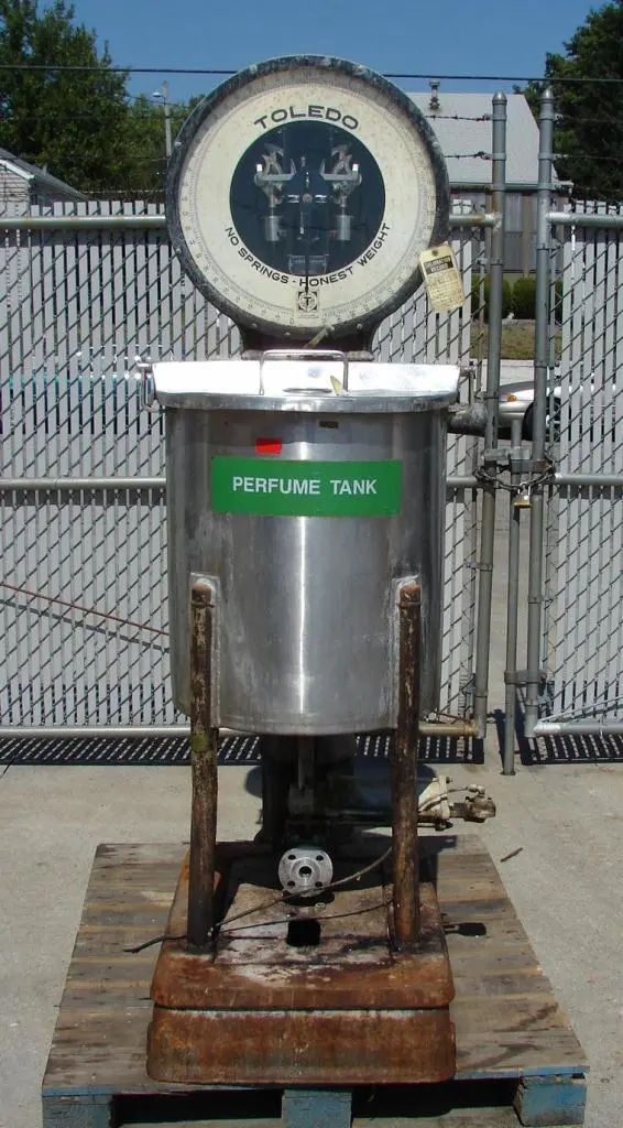 SPC4335  Tank 36 gallon vertical tank, Stainless Steel, slope