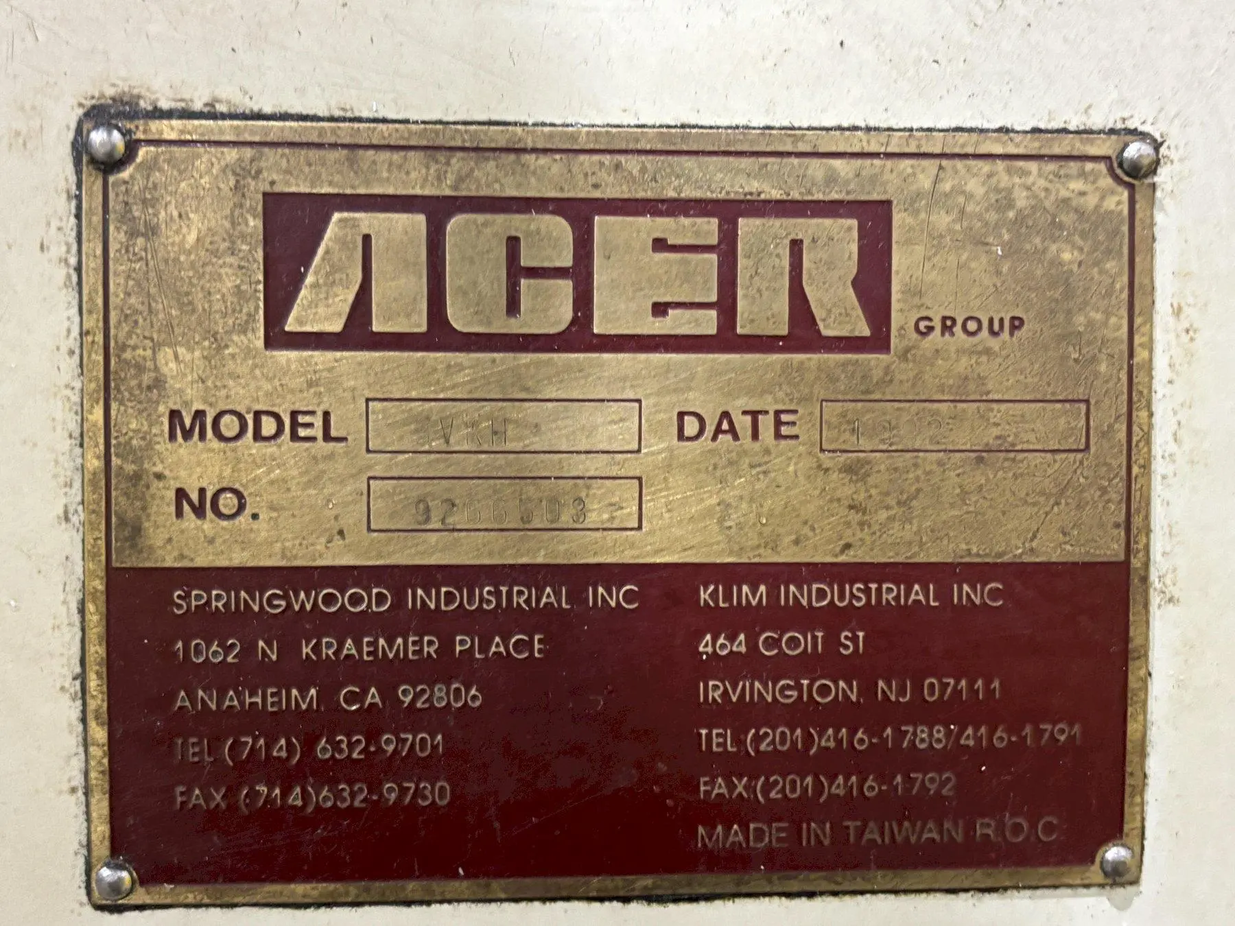 3 HP ACER MODEL #3VK3-HP RAM TYPE VERTICAL MILL WITH DIGITAL READ OUTS: STOCK #23061