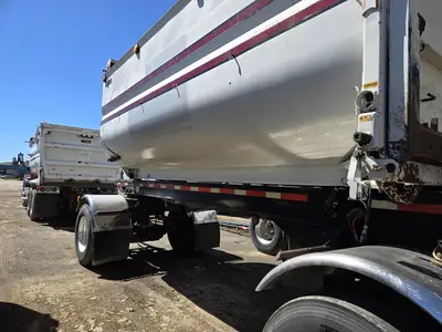 USED 2015 PETERBILT 579