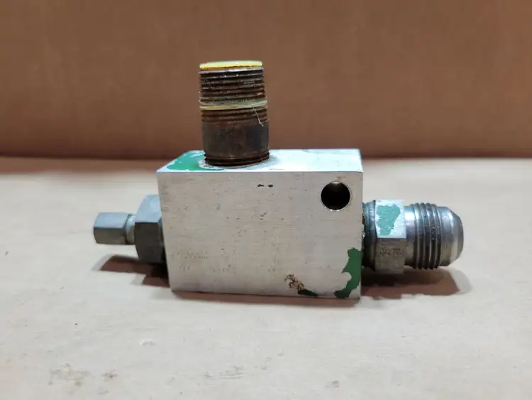 Used SUN HYDRAULICS CAD 8AN8 Parts (Hydraulics and Pneumatics) British Columbia CA | Lenmark #1440871