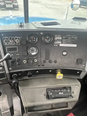 Used 2001 MACK RD688S ROLL OFF Garbage trucks Virginia US | Proxy Equipment #1381225