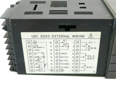 USED HONEYWELL DC300E-E-0A0-20-0000-0 TEMPERATURE CONTROL DC300EE0A02000000