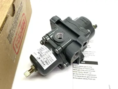 USED EMERSON FISHER INSTRUMENT SUPPLY REGULATOR, COMPACT, SMART BLEED