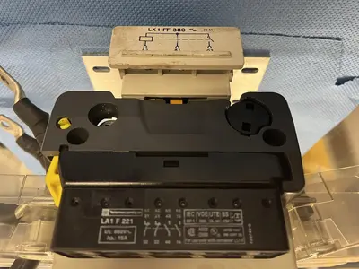 USED TELEMECANIQUE LC1 FF 43 + LA1 F 221