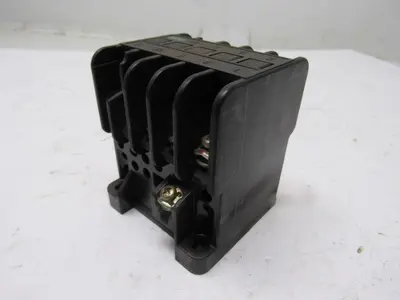 Fuji SRC3631-5 Magnetic Contactor 100/110V Coil 5 Pole