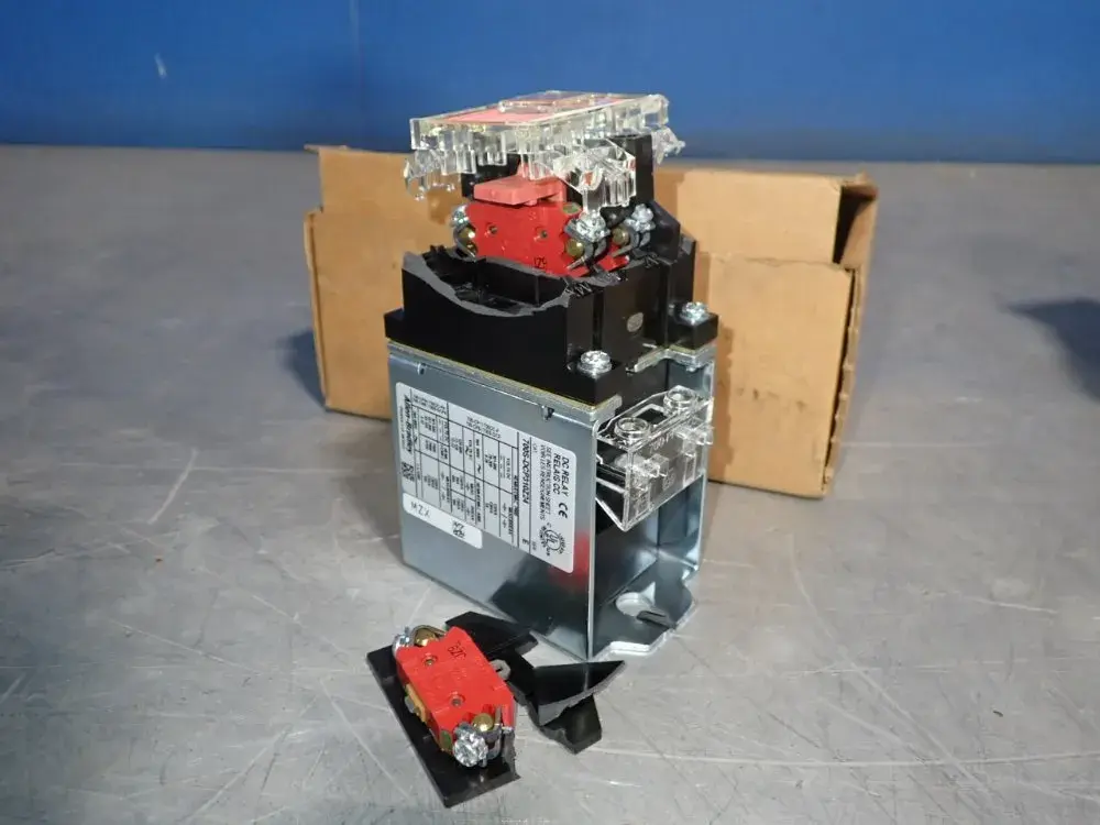 New | in-Stock ALLEN BRADLEY 700SDCP310Z24 Relays & Switches | HGR 24 #739678