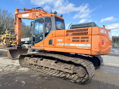 USED 2015 Doosan DX225LC-3