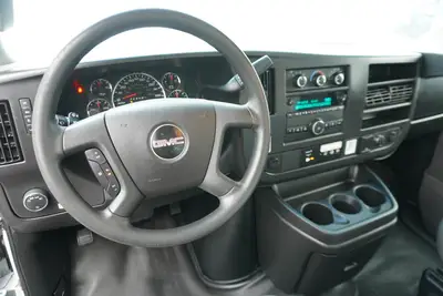 Used 2017 GMC SAVANA G3500 Box trucks Florida US | Truck and Van Outlet #1541709