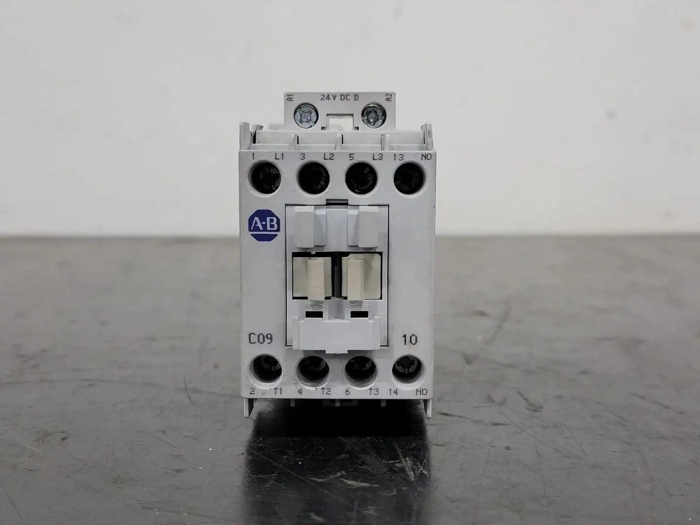USED ALLEN-BRADLEY 104-C09DJ22