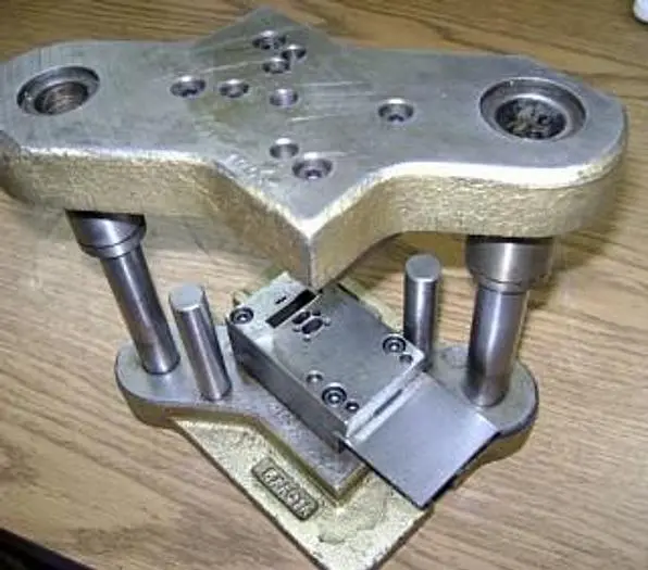 1573-390 Stamping Press Tool And Die To Make Triple Row Slim Cap .290mm