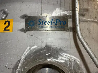 2,500 GALLON 7' DIAMETER X 9' TALL STEEL PRO JACKETED STAINLESS STEEL TANK WITH AGITATOR