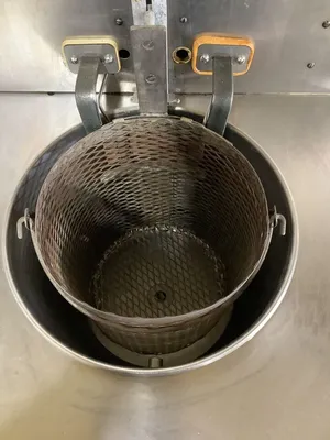 152-0648 Giles MGF Auto Lift Fryer with Filtration System