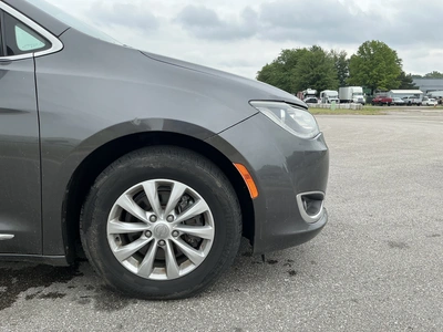 USED 2019 CHRYSLER PACIFICA