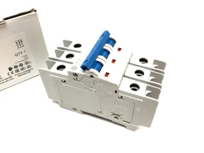 USED ALLEN-BRADLEY SER. D CIRCUIT BREAKER 3-POLE 20A