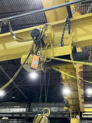 2 TON X 18' SPAN X 12' HIGH HOWE FREE STANDING JIB CRANE, WITH REMOTE CONTROL,  POWER ROTATION & YALE 2 TON HOIST: YOBRO #24579