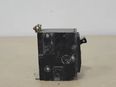 USED SQUARE D QOB220